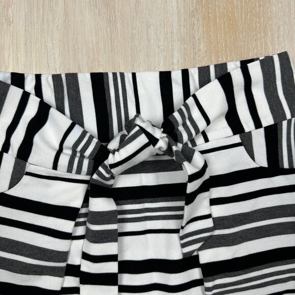 Cabi Grandstand Striped Stretch Knit Pockets Tie Front Skirt Style #5185 Small - Picture 2 of 14